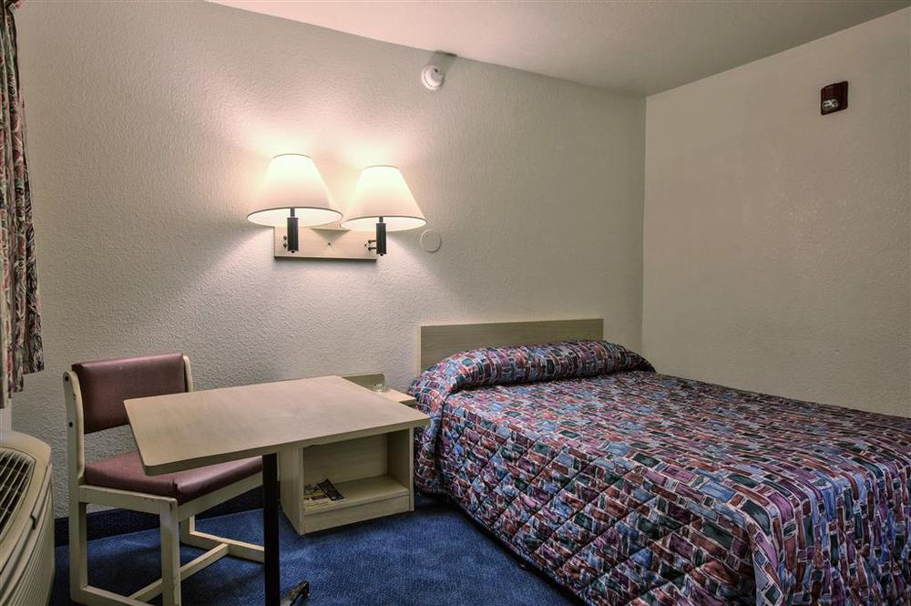 Luxury Inn ألباني الغرفة الصورة