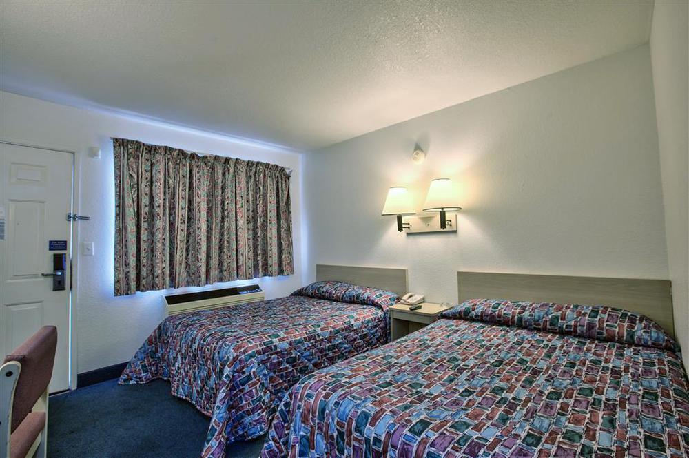 Luxury Inn ألباني الغرفة الصورة