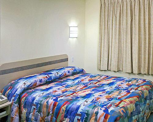 Luxury Inn ألباني الغرفة الصورة